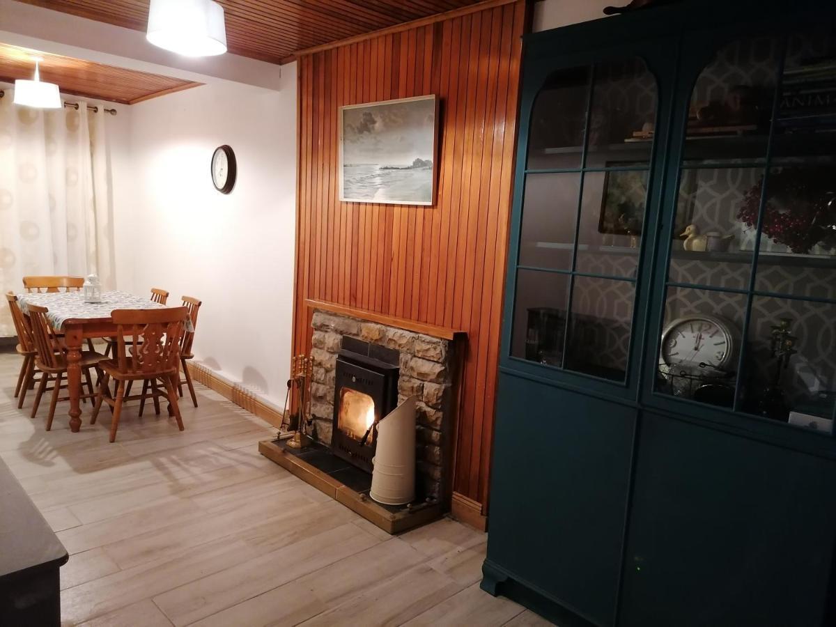 Ferguson'S Traditional Townhouse Dunkineely Экстерьер фото